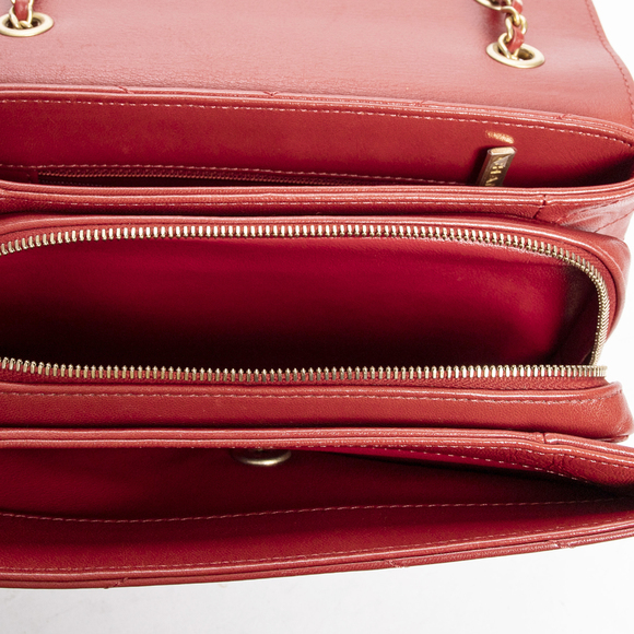 Chanel Chevron Envelope Flap in Red Quilted Chevron Leather - Picture 7 of 7